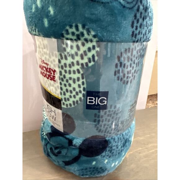 Disney Mickey Mouse The Big One Oversized Plush Throw Blanket 5ft x 6ft - Picture 5 of 8